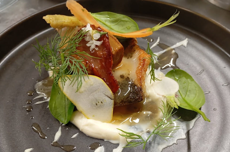 Plat festif AMC Traiteur : poitrine confite, poire et fenouil (menu Noël)